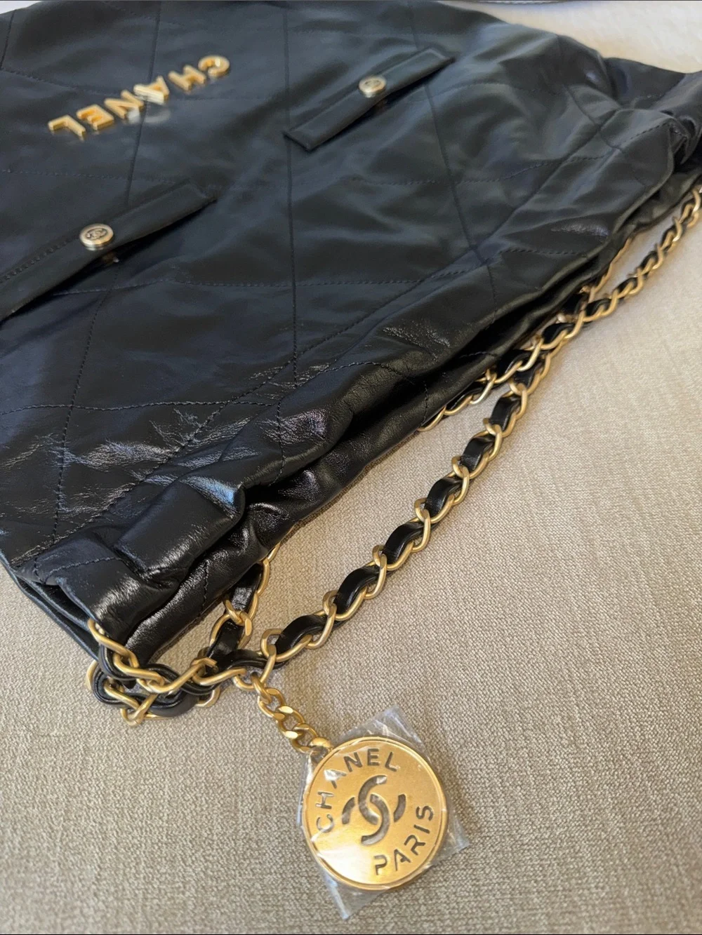 CHANEL 22 Bag 2024 Limited Edition Balck Quilted Lambskin Shoulder Bag